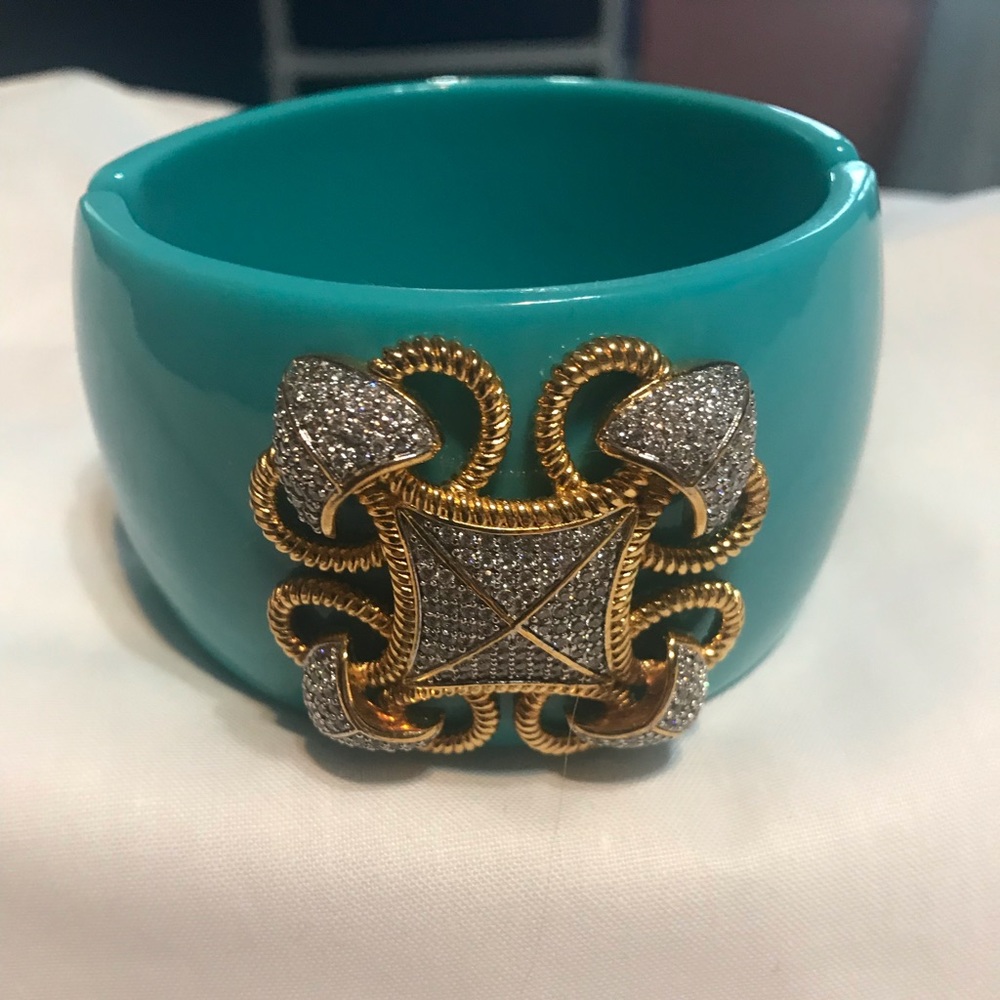 Cuff statement braclet